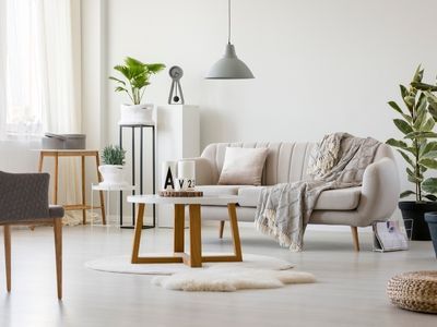 Jak wybrać odpowiednią sofę do salonu dla swojego domu